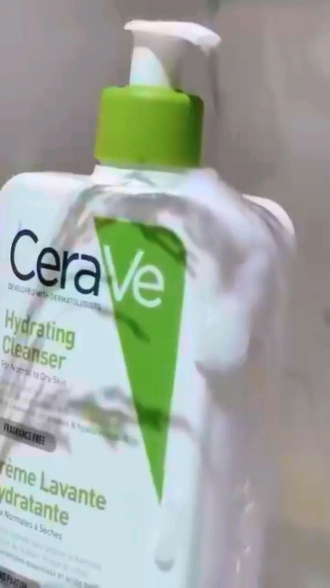 Cerave Hydrating facial cleanser - 236 ml image 1